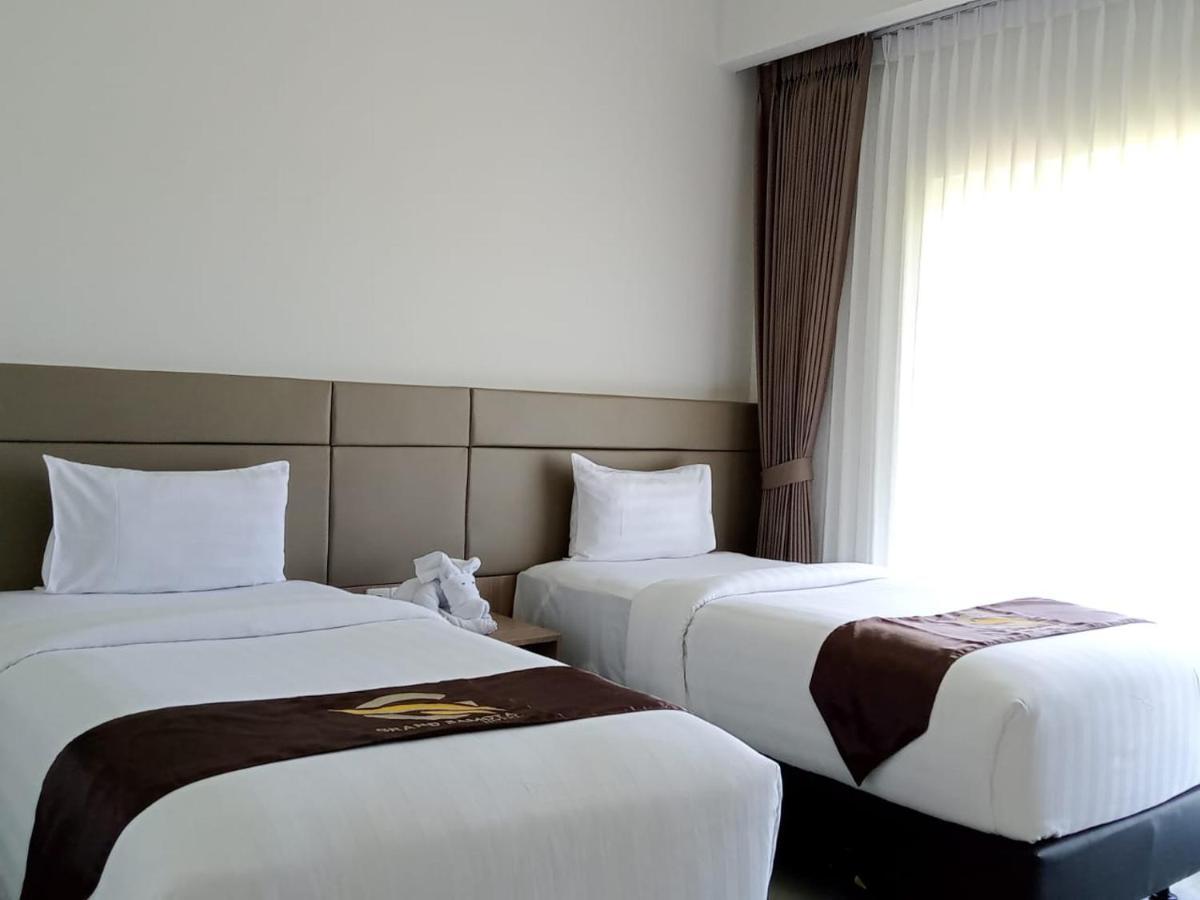 Grand Samota Hotel Sumbawa Exterior foto