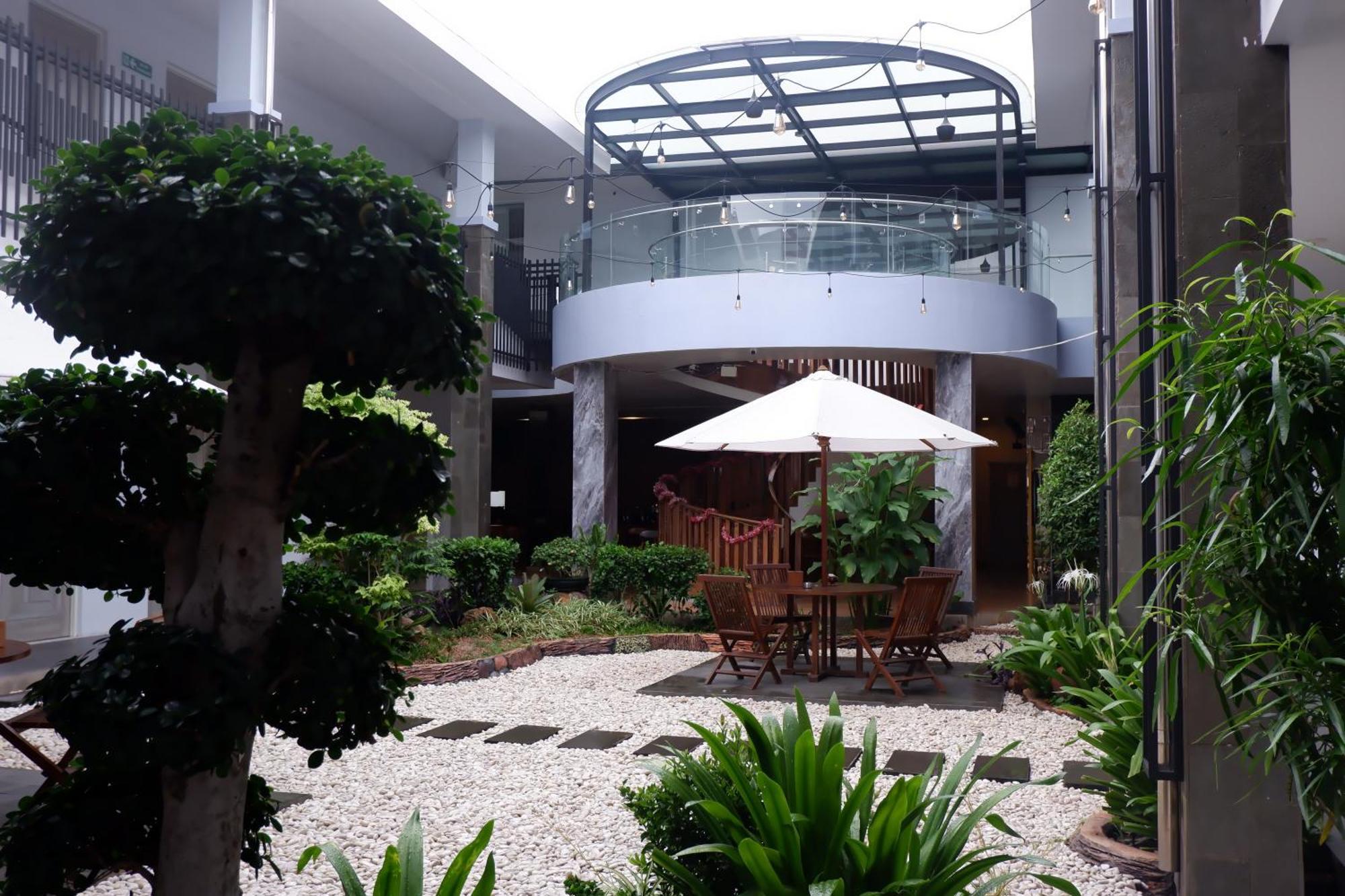 Grand Samota Hotel Sumbawa Exterior foto